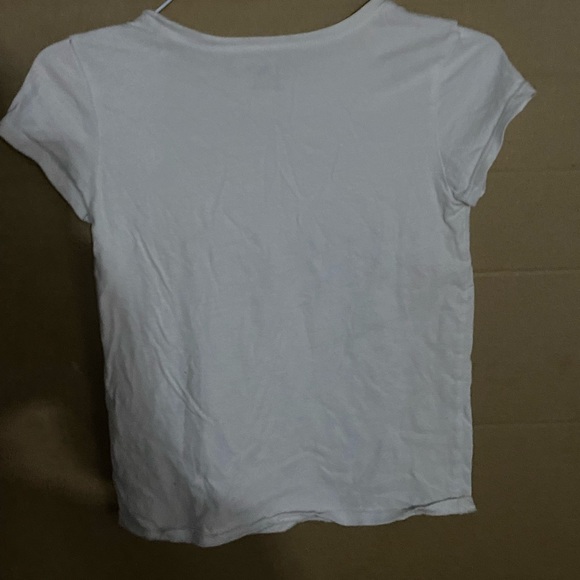 Place white crop top kitten in shades - Picture 2 of 2